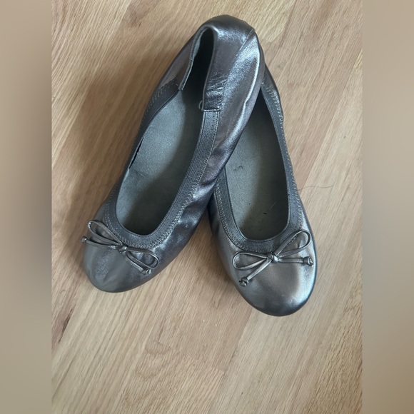 VIONIC Matira Womens Silver Pewter Leather Bow Ballet Flats Size 8.5 Never Worn - Picture 6 of 6